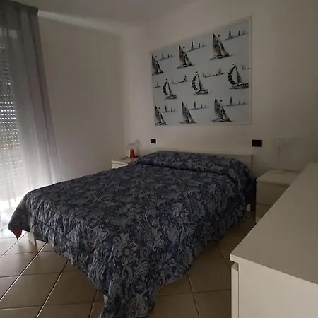 Santa Costanza Con Piscina Сан-Винченцо